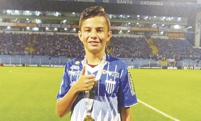 Jovem de Campo Largo vai representar o Avaí no Brasileirão de Futebol Digital