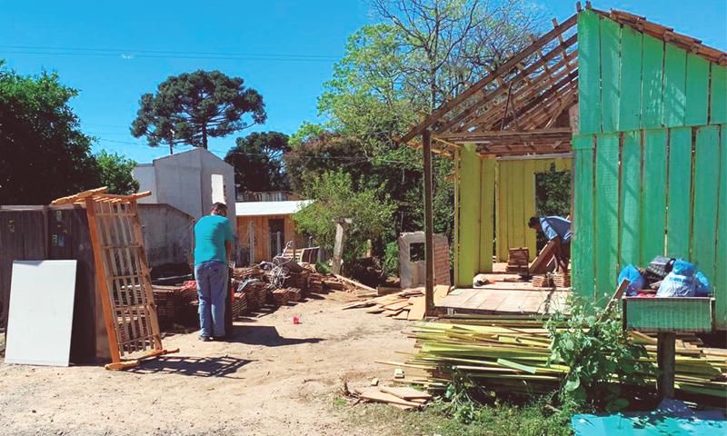 Casas na Vila Tripa foram derrubadas pelo DER