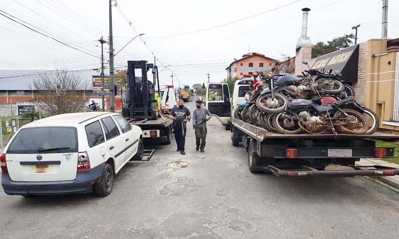 139 veículos são retirados do pátio da Delegacia de Campo Largo