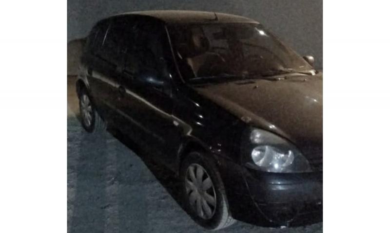Clio roubado em Curitiba é recuperado pela PM na região da Ferraria