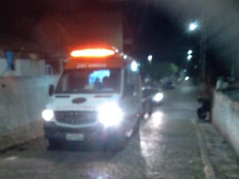 Um homem baleado na Popular Velha é socorrido em estado grave pelo SAMU