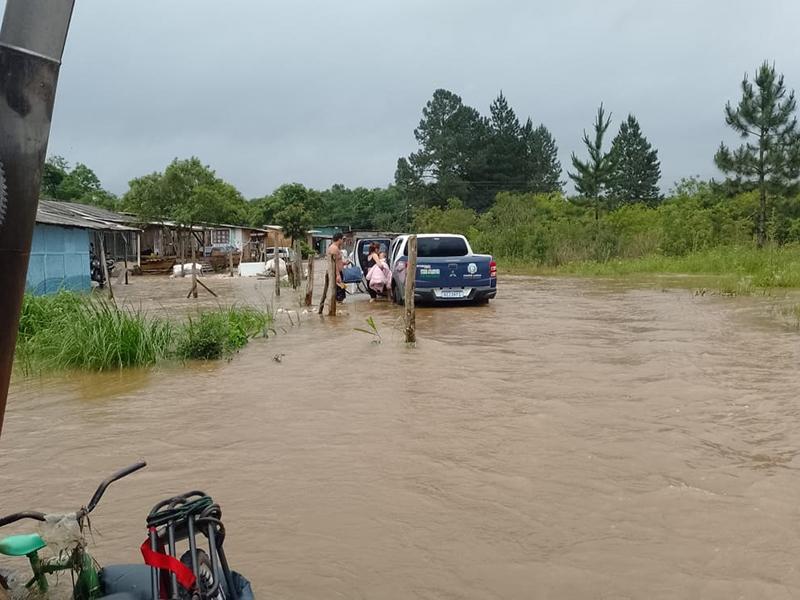  Chuvas deixam rastro de destruição e 34 pessoas ficam desabrigadas