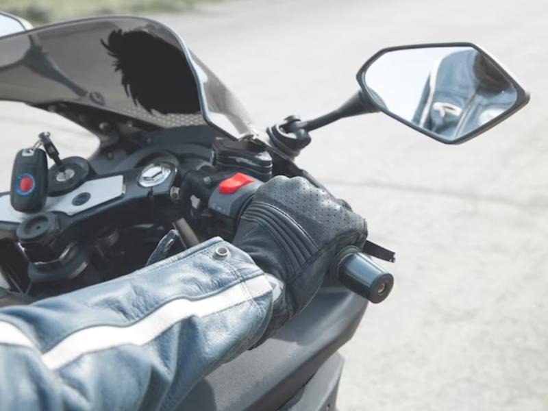 Casal ocupante de uma motocicleta comete roubo agravado em Balsa Nova 