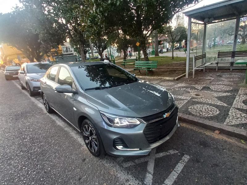 Taxista de Campo Largo tem carro roubado em Curitiba durante corrida 