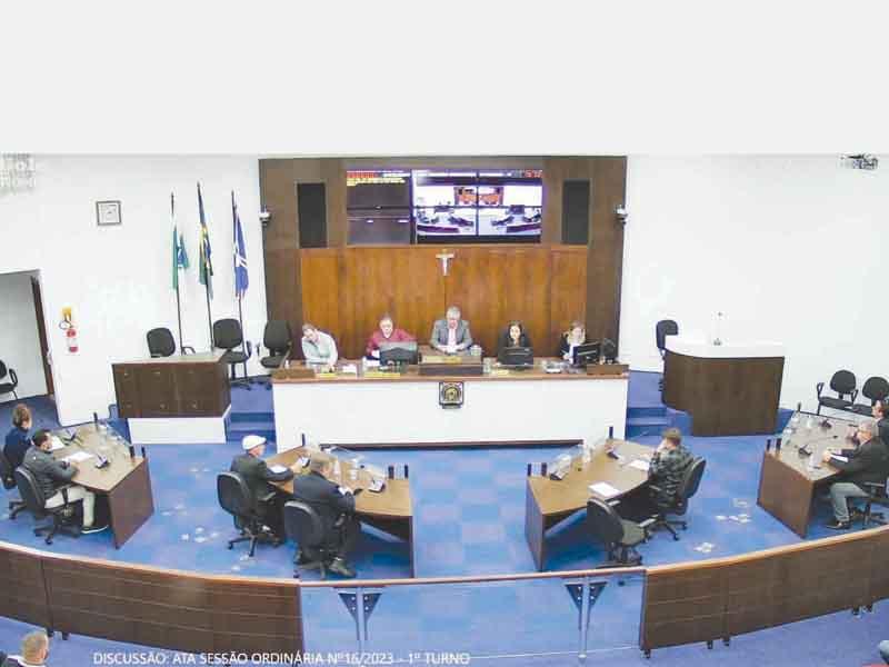 Reajuste do subsídio de prefeito, vice e secretários é aprovado em sessão extraordinária