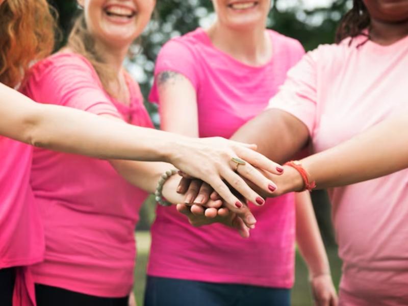 Outubro Rosa reforça o alerta contra o câncer de mama; Município fará ações preventivas