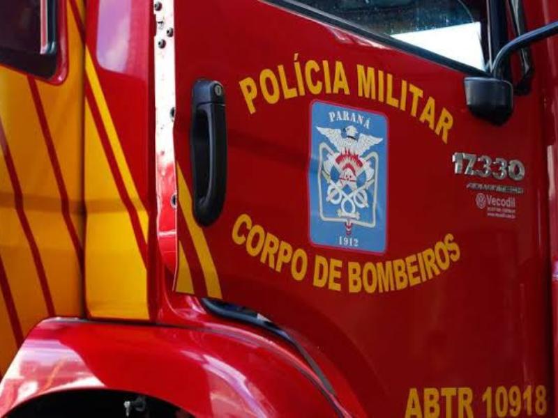 Bombeiros combatem incêndio em caminhão no bairro Bom Jesus em Campo Largo 