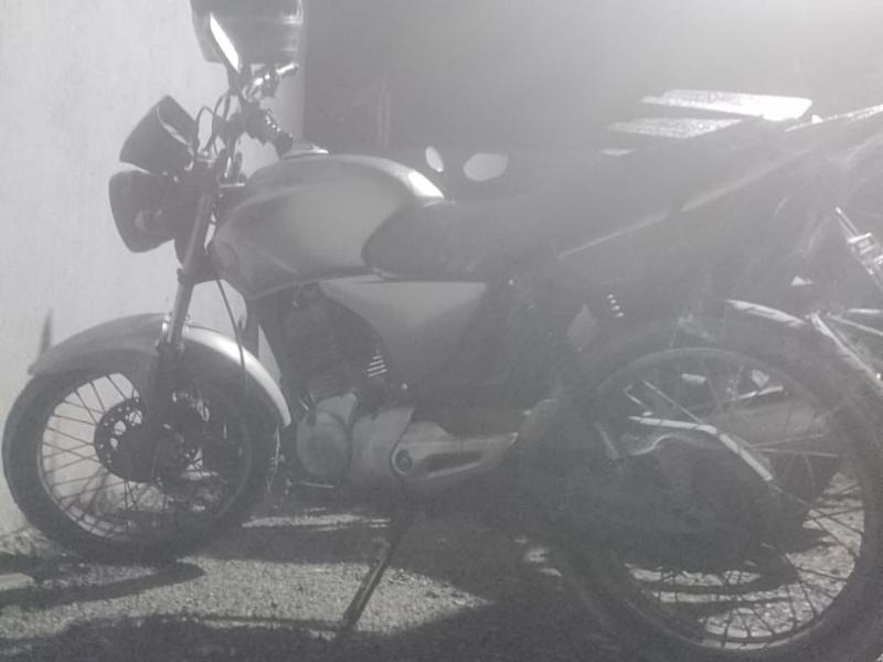 Motocicleta com alerta de furto é recuperada pela Polícia Militar em Campo Largo 