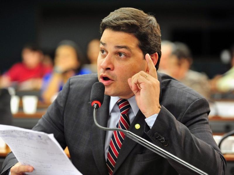 Ratinho Junior escolhe ex-secretário Sandro Alex como seu candidato ao Governo do Paraná