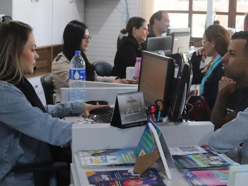Sala do Empreendedor e Agência do Trabalhador levam atendimento aos bairros por meio dos Cras