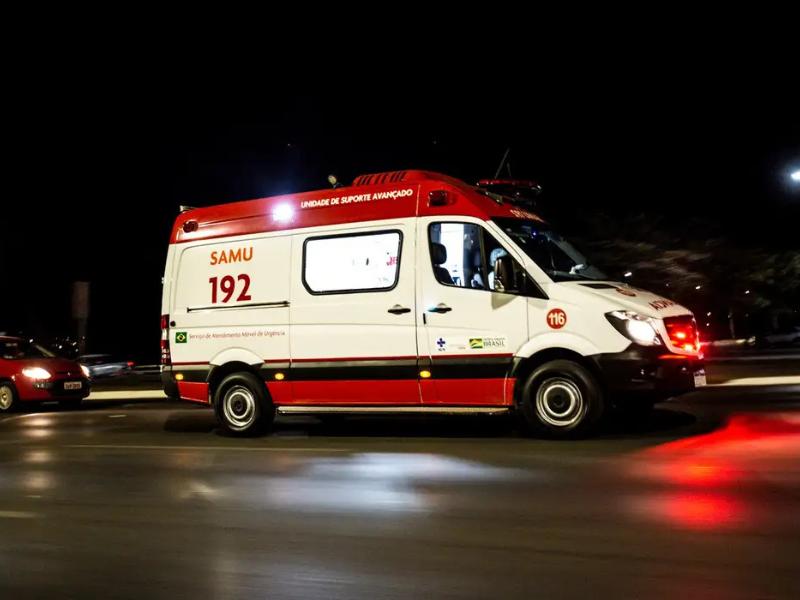 Duas pessoas ficam feridas em colisão entre carro e caminhão em Campo Largo