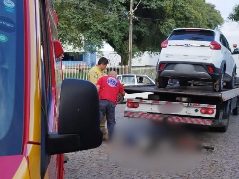 Jovem morre após acidente com caminhão guincho em Campo Largo