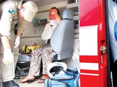 Motoqueiro atropela mulher e foge 