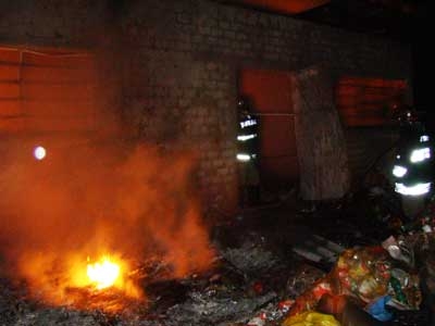 Incêndio destrói barracão em Balsa Nova