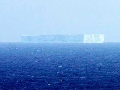 Iceberg Gigante perto de ilha Australiana