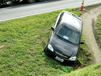 Duas saídas de pista no km 108 da BR-277
