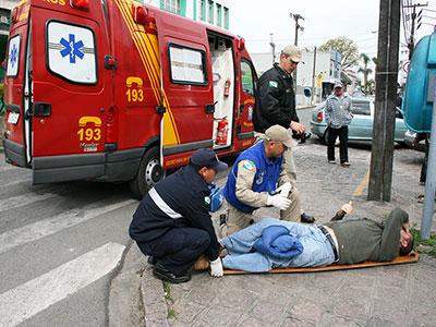 Ciclista ferido em acidente no Centro