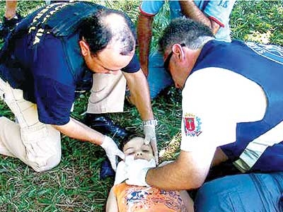 Helicóptero da PRF socorre vítima de queda 