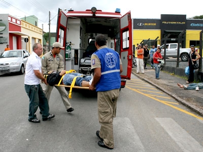 Duas pessoas feridas em colisão