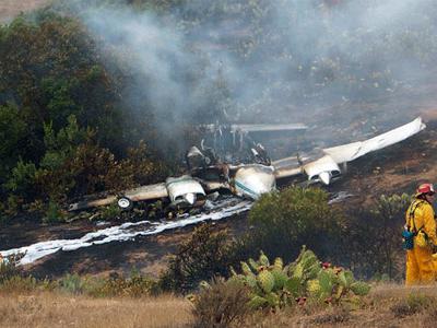 Queda de avião fere 3 na Califórnia