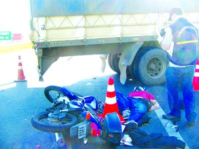 Empresário perde a vida ao bater moto