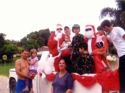 Motorista e grupo de amigos ?vestem? o Espírito do Natal
