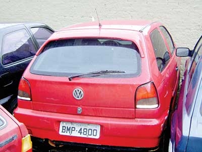 Gol com alerta de furto é localizado 