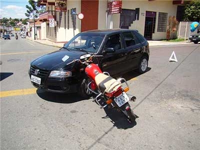 Aposentado se envolve em acidente