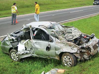 Três pessoas feridas em grave acidente 