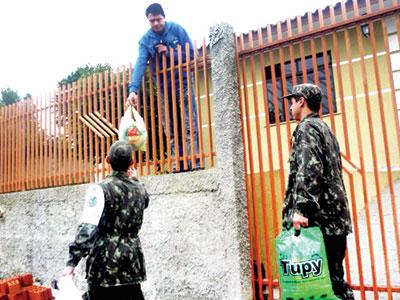 Provopar recebe doação de roupas