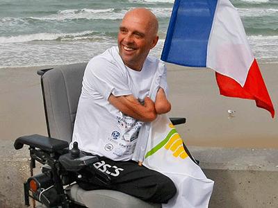 Francês sem braços e pernas celebra travessia