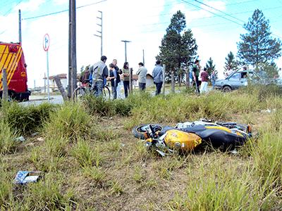 Acidente no Social deixa motoqueiro ferido