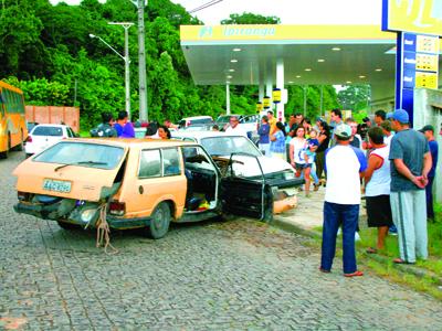 Acidente deixa cinco feridos no São Vicente