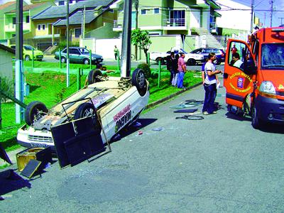 Acidente entre Gol e Uno no centro