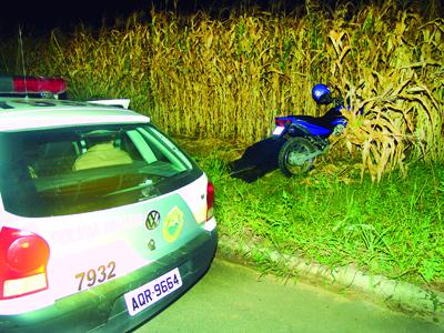 Homem morre ao sofrer queda com moto