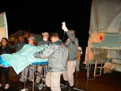 Mulher da à luz no meio de enchente em Santa Catarina