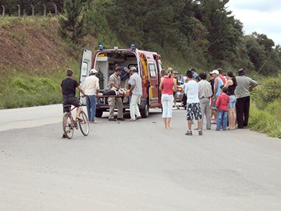 Acidente na PR-423 deixa quatro feridos