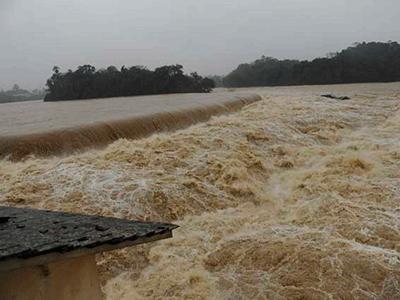 Chuvas deixam 10 municípios em situação de emergência em SC