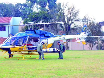 Vítima  é socorrida pelo helicóptero da PRF