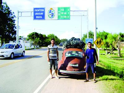 Jovens empresários viajam 12 mil km em um Fusca