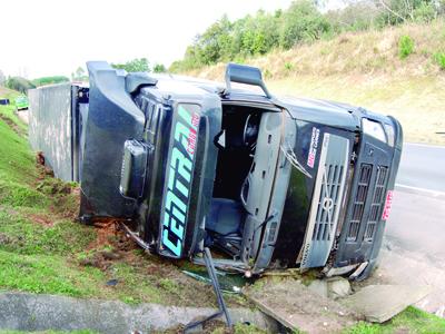 Equipes da RodoNorte atendem acidentes envolvendo caminhões