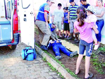 Criança é atropelada na Oswaldo Cruz