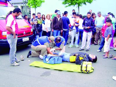 Ferido ao colidir moto 