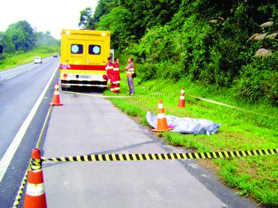 Desconhecido é sepultado