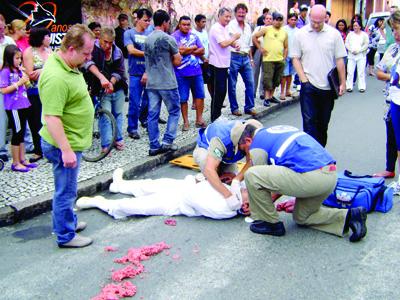 Entregador ferido em acidente