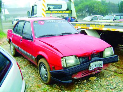 Moto x Auto na João Batista Valões