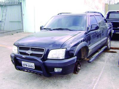 Caminhonete roubada em Curitiba é recuperada 