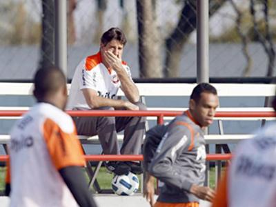 Atlético volta à ?escolinha? para aprender fundamentos 