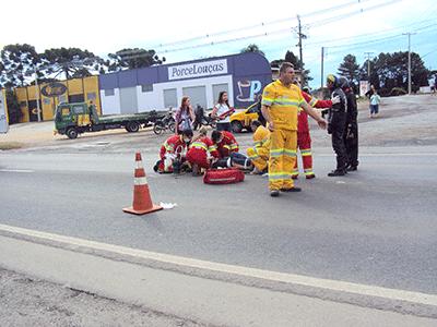 Mulher atropelada por moto na BR 277