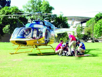 Ferido é socorrido pelo helicóptero da PRF